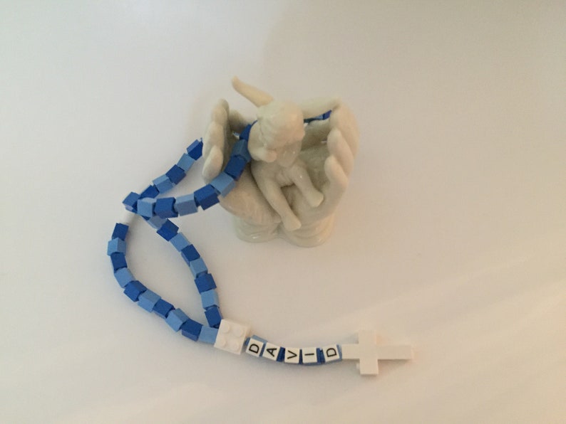 Rosario personalizzato blu e bianco realizzato con mattoncini Lego Regalo per Prima Comunione, Battesimo, Cresima Rosario blu, azzurro e bianco immagine 5