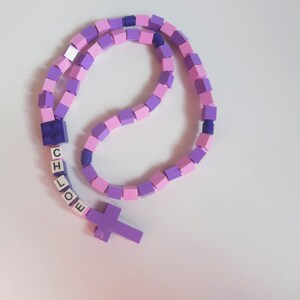 Gepersonaliseerde roze en paarse rozenkrans gemaakt met Legostenen eerste communie, doop, bevestigingscadeau afbeelding 4