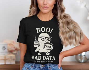 Camiseta "Dados Ruins", Camiseta Engraçada de Analista de Dados, Camiseta Fantasma de Ciência de Dados, Camiseta de Humor Assustador sobre Programação, Camiseta de Tecnologia para o Halloween, Camiseta "Prove ou Perca"