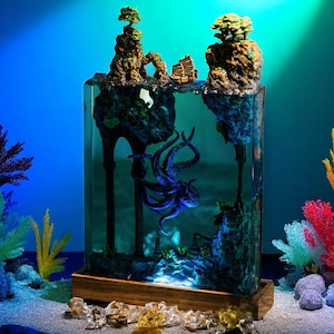 Handmade Resin Octopus Lamp – Deep Sea Fantasy Epoxy Art Light | Underwater World Table Lamp | Unique Gift for Him, Ocean Lover Décor