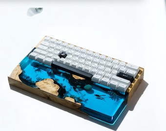 Funda para teclado de resina con diseño de coral pulpo – Carcasa para teclado mecánico hecha a mano en madera y epoxi / Funda personalizada para teclado inspirada en el océano, regalo para él o ella.