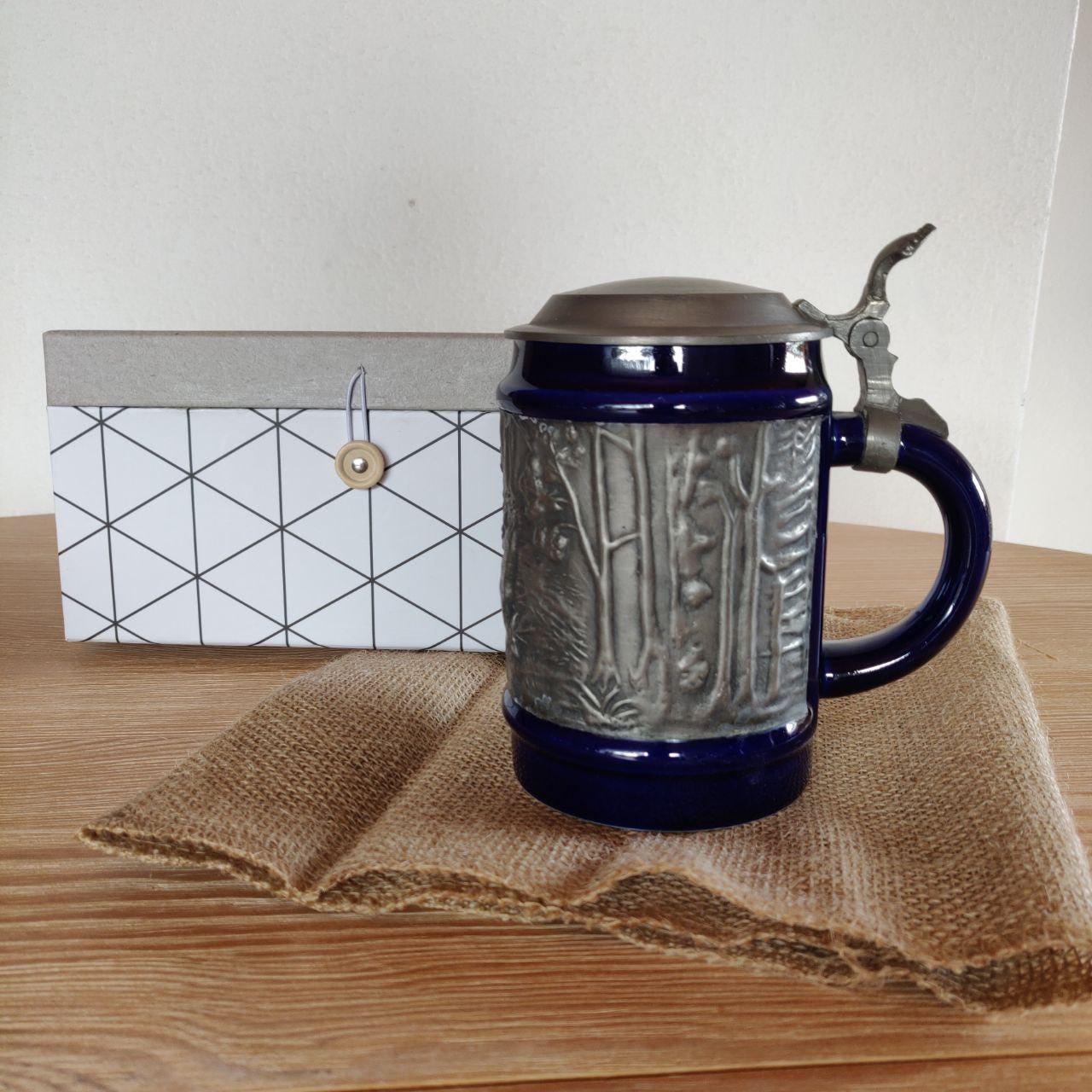 素朴なブルーとピューターの蓋付きドイツ製ビールジョッキ - ギフト