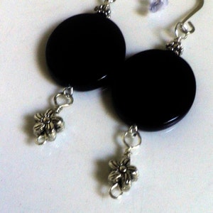 Earrings, pure black Glass disc with tiny Silver Flowers