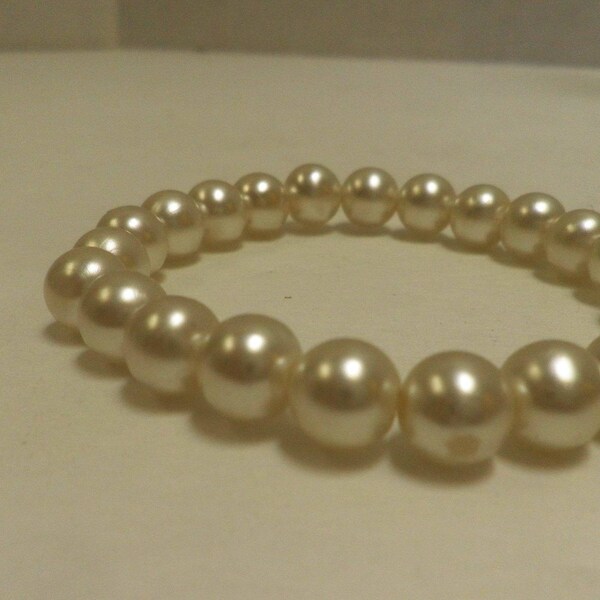 stretchy PEARL bracelet, quality faux pearls