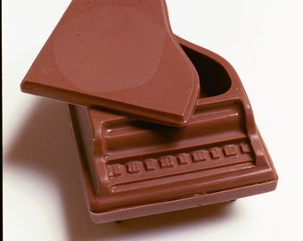 Chocolate Piano for music lovers