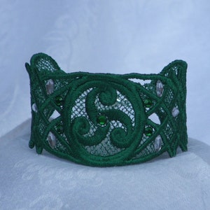 Bracelet, Celtic knotwork, Embroidered Freestanding Lace, Green or Gold