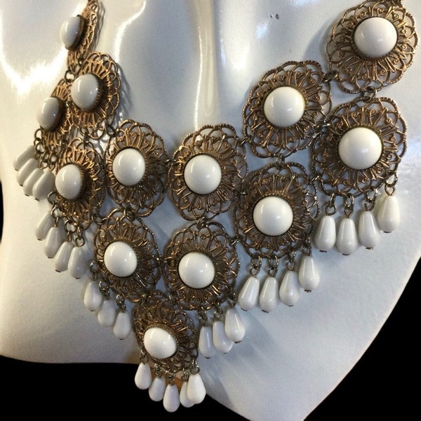 Unsigned Beauty Bright White Lucite Cabochon Antiqued Gold Tone White Milk Glass Teardrop Bead Bib Necklace 1960’s 1970’s