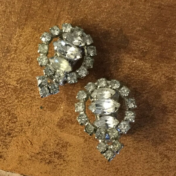 Signed La Rel Clear Rhinestone Earrings Clip On