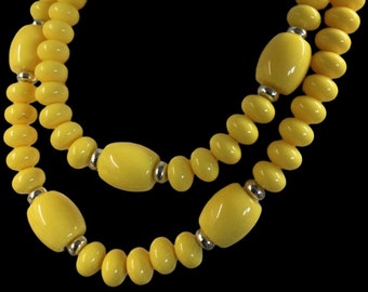 Brightest Yellow Large Barrel Rondelle Shaped Lucite Bead Single Strand Necklace Unsigned 1960’s 1970’s Silver Tone Accent Beads