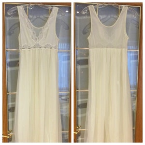 Off White Full Length Lace Trimmed Sleeveless Negligee Nightgown Lingerie No Label 1960’s 1970’s