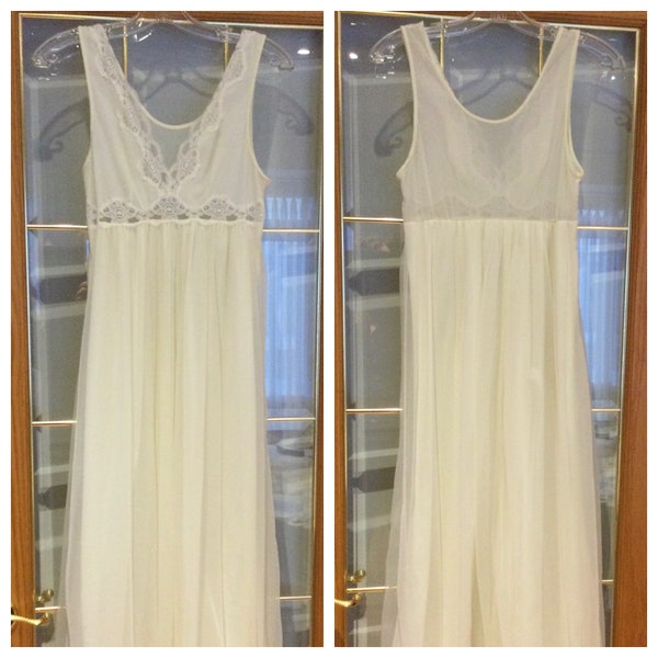 Off White Full Length Lace Trimmed Sleeveless Negligee Nightgown Lingerie No Label 1960’s 1970’s
