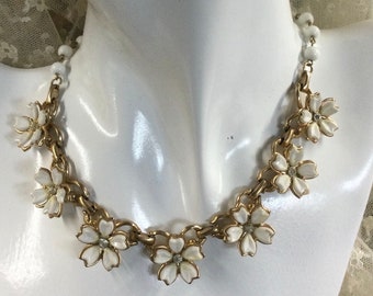 Unsigned Beauty Bright White Celluloid Flower Clear Rhinestone Link Beaded Chain Necklace 1940’s 1950’s