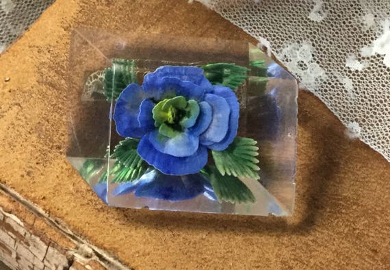 1940's 1950's Blue Flower Embedded in Lucite Acry… - image 5