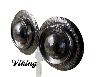 Signed VIKING Uber Large Hammered Silver Tone Metal Round Disk Flying Saucer Earrings Clip On 1970’s 1980’s