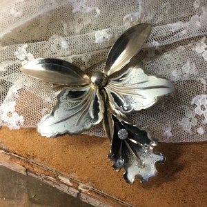 Large Orchid Flower Brooch Pin Unsigned Purple White 1950’s
