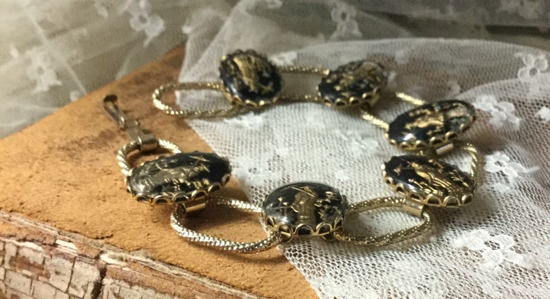 Six Link Lucite Cabochon Bracelet Unsigned 1960\u2019s 1970\u2019s
