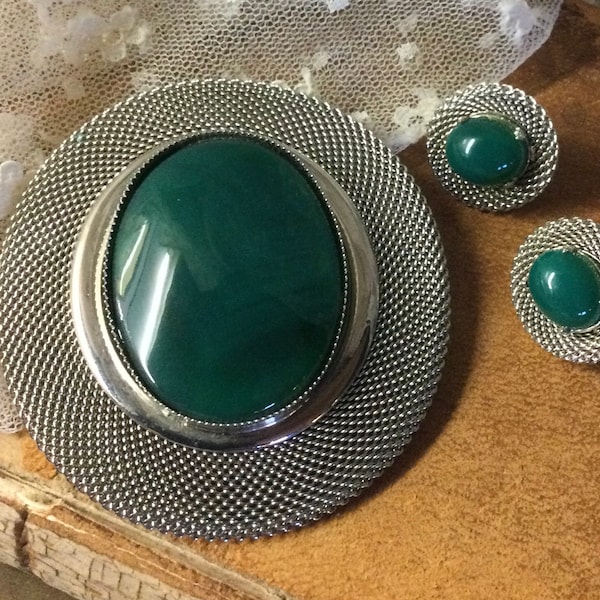 Cabochon en malachite intense ou en verre ton argent demi-parure en résille, non signé des années 1960 des années 1970