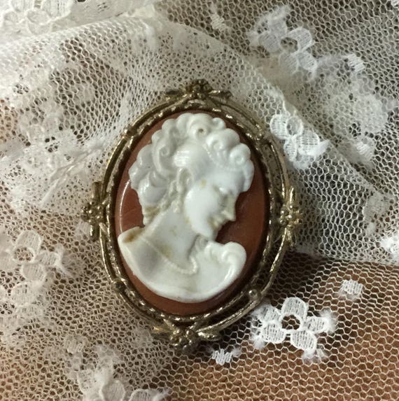 Classic Resin Molded Cameo Antiqued Gold Tone Fra… - image 1