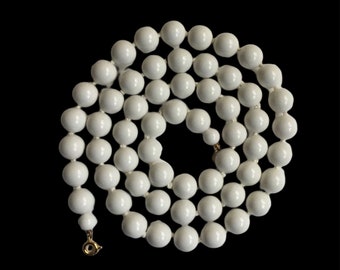 Bright White Large Glass Round Bead Earrings Unsigned 1950’s 1960’s Single Strand Simple Design Knotted