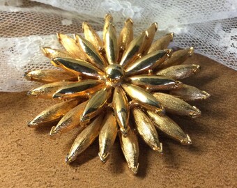 Vintage Signed Coro Gold Tone Flower Brooch Pin w/ Green
