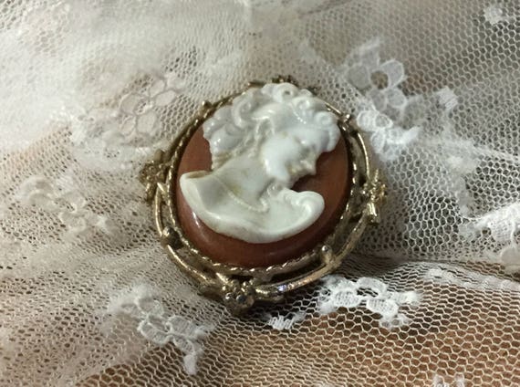 Classic Resin Molded Cameo Antiqued Gold Tone Fra… - image 2