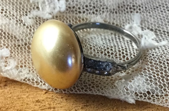 Button pearl shop ring