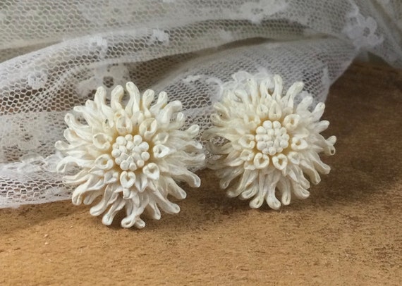 Off White FEATHERLITE Celluloid Flower Earrings U… - image 1