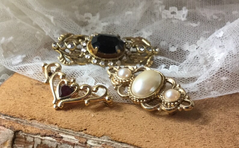 Trio of Very Small Brooches Pins Glass Stones Faux Pearls