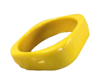 Lemon Yellow Lucite Square with Rounded Corners Bangle Bracelet Unsigned 1960’s 1970’s