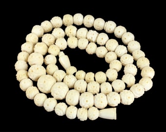 Very Feminine 1920’s 1930’s Off White Cream Carved Galalith Bead Single Strand Choker Necklace Unsigned AP