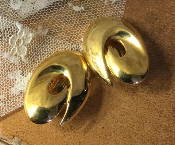Signed VENDOME Swirled Gold Tone Earrings Clip On… - image 1