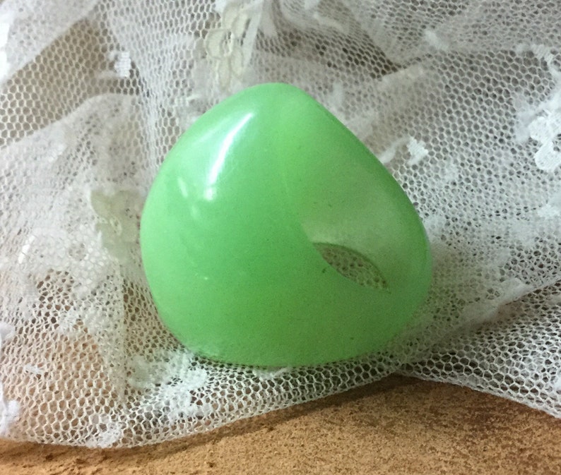 Jadeite Green Lucite Dome Ring Size 7 14 Unsigned Vintage