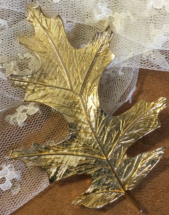 Signed MJENT Brushed Gold Tone Oak Leaf Brooch Pi… - image 2