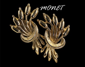 Signed MONET Shiny Gold Tone Cattails Reeds Floral Earrings 1950’s 1960’s Clip On