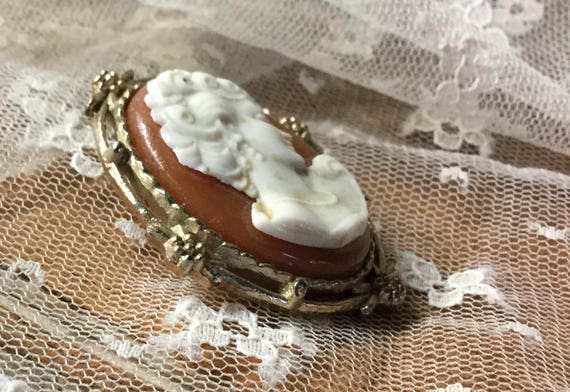 Classic Resin Molded Cameo Antiqued Gold Tone Fra… - image 5