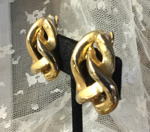 Flattened Metal Gold Tone Love Knot Earrings Unsi… - image 2