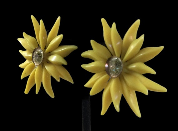 Sunny Yellow Celluloid Plastic Daisy Flower Earri… - image 1