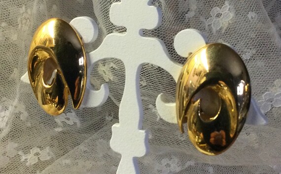 Signed VENDOME Swirled Gold Tone Earrings Clip On… - image 3