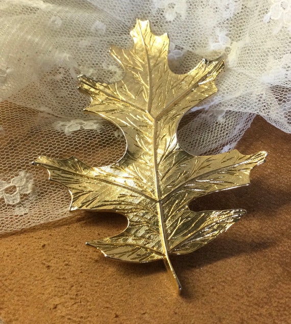 Signed MJENT Brushed Gold Tone Oak Leaf Brooch Pi… - image 4