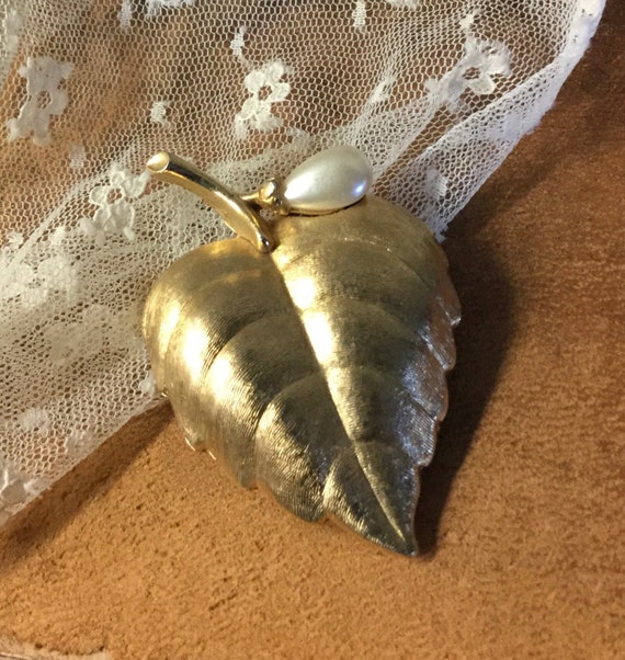 Signed AVON Golden Leaf Faux Pearl Perfume Brooch… - image 1