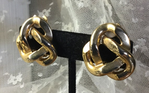 Flattened Metal Gold Tone Love Knot Earrings Unsi… - image 3