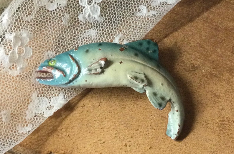 Hand Painted Wood Fish Speckled Trout Brooch Pin Unsigned 1950\u2019s 1960\u2019s