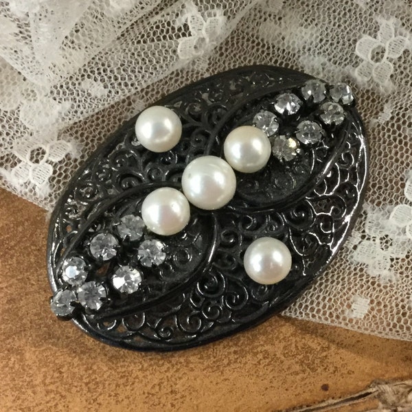 Black White Faux Pearls Clear Rhinestones Oval Scarf Clip