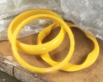 Trio of Lemon Yellow Lucite Bangle Bracelets Unsigned 1960’s Twist Faceted Smooth