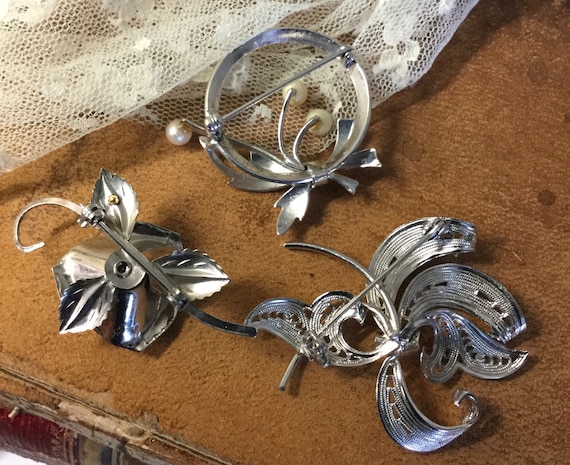 Lot of Three 3 Small Floral Themed Silver Tone Br… - image 5