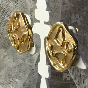 Modernist Gold Tone Amoeba Styled Earrings Unsigned 1980&#39;s
