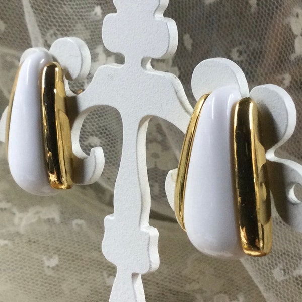 Signed NAPIER Milk Glass Gold Tone Geometric Earrings Pierced 1970’s 1980’s