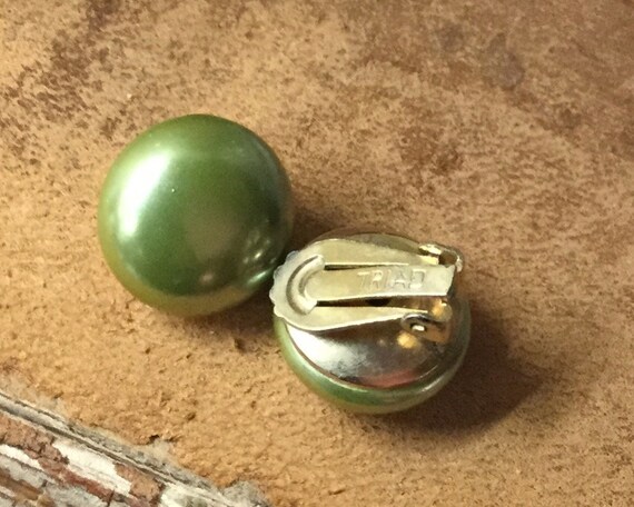 Signed TRIAD Chartreuse Green Lucite Button Domed… - image 3