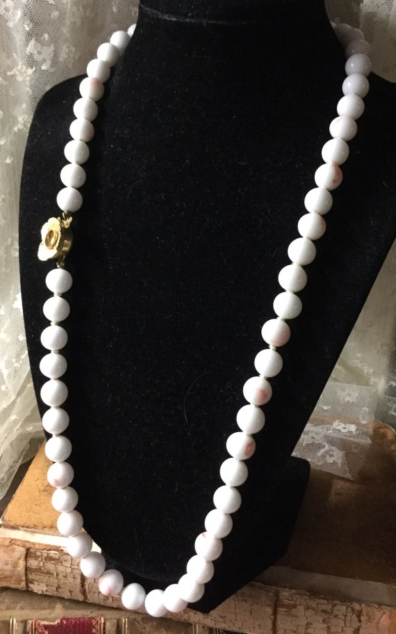 Classic White Coral Hued Glass Bead Necklace Fanc… - image 2