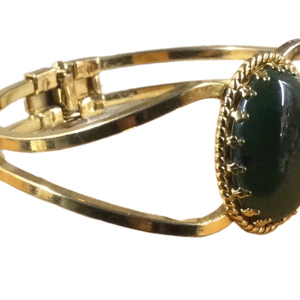 Coole echte Jade Cabochon Gold Tone Clamper Armband Ongetekende jaren 1960; 1970's Cadeau voor haar augustus Geboortesteen